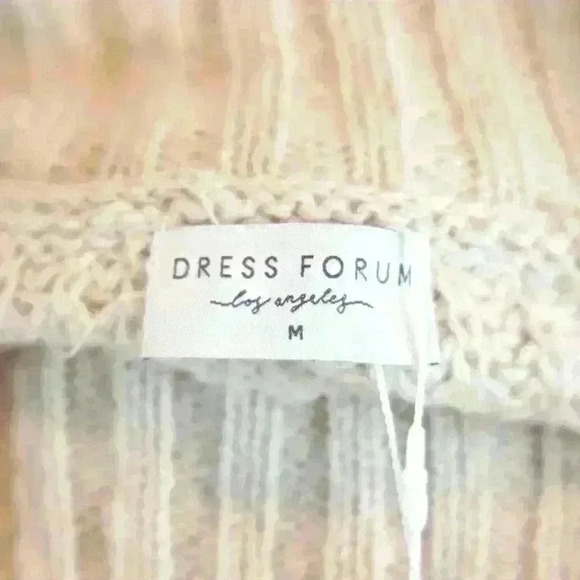 NWT Dress Forum Cream Crochet Detail Mock Neck Long Sleeve Sweater Size Medium - Picture 4 of 7